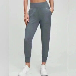 GapFit Studio High Rise Jogger  xs in blue/grey, pockets